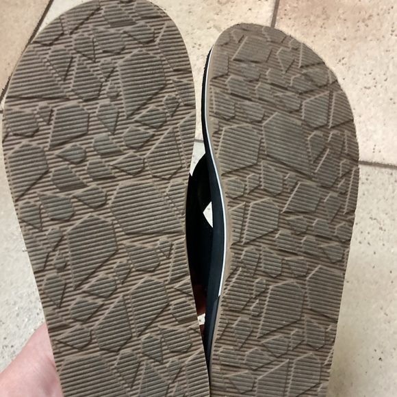 Volcom, flip flops, size 5 - Picture 5 of 7